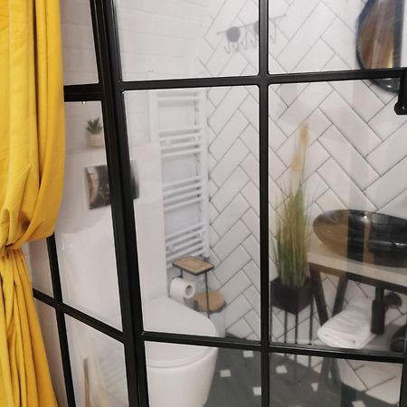 Aramis Boutique In Old Town Center Appartement Braşov Buitenkant foto